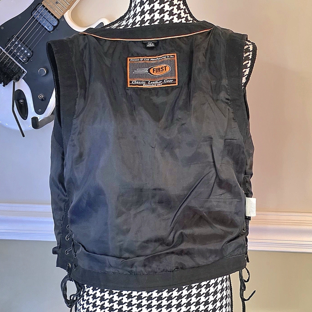 FIRST CLASSICS LADY RIDERS LEATHER VEST - Picture 8 of 14